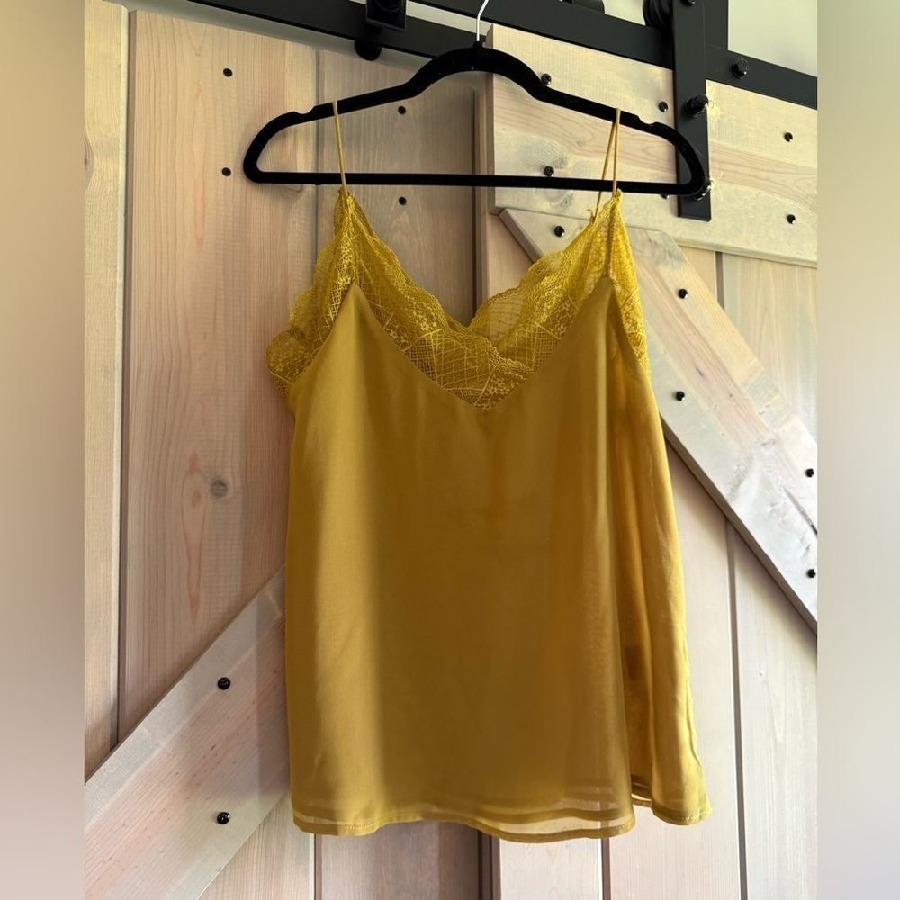 LIKE NEW Wishlist Lace Trim Camisole